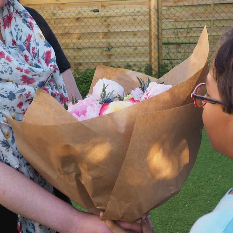 Offre spéciale un foulard offert avec le bouquet bonne fête maman