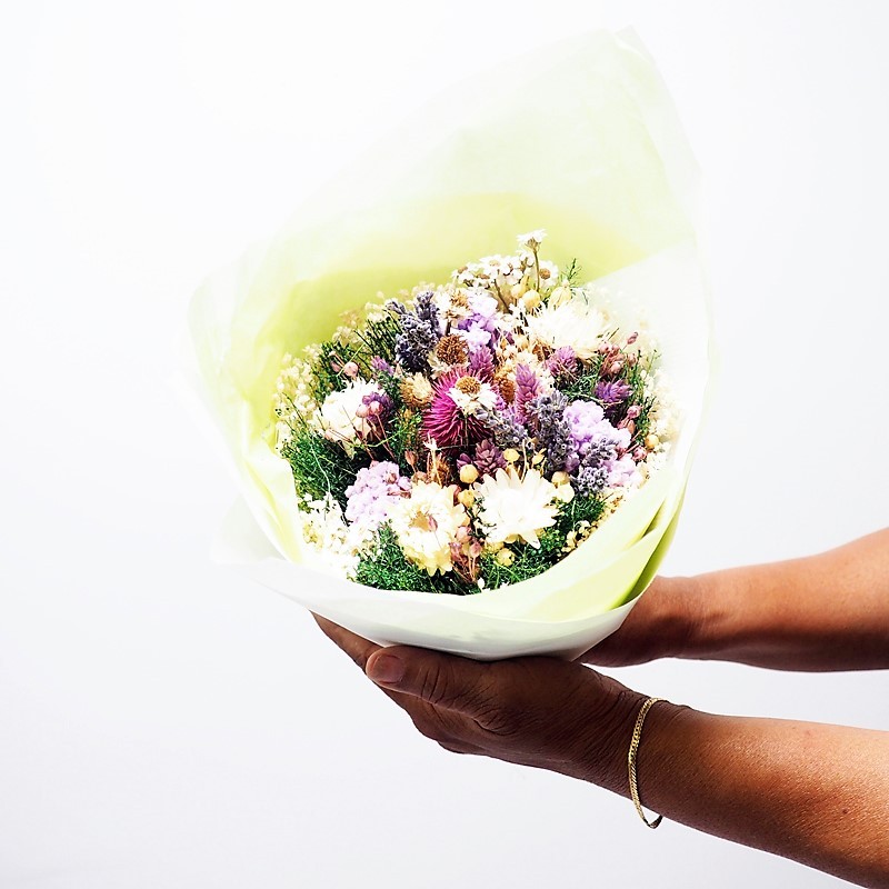 Bouquet de fleurs séchées composés de sept variétés  pas chères.