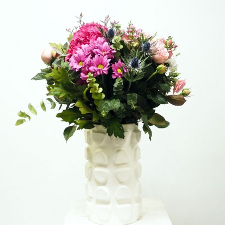 bouquet champêtre composé de fleurs de saison