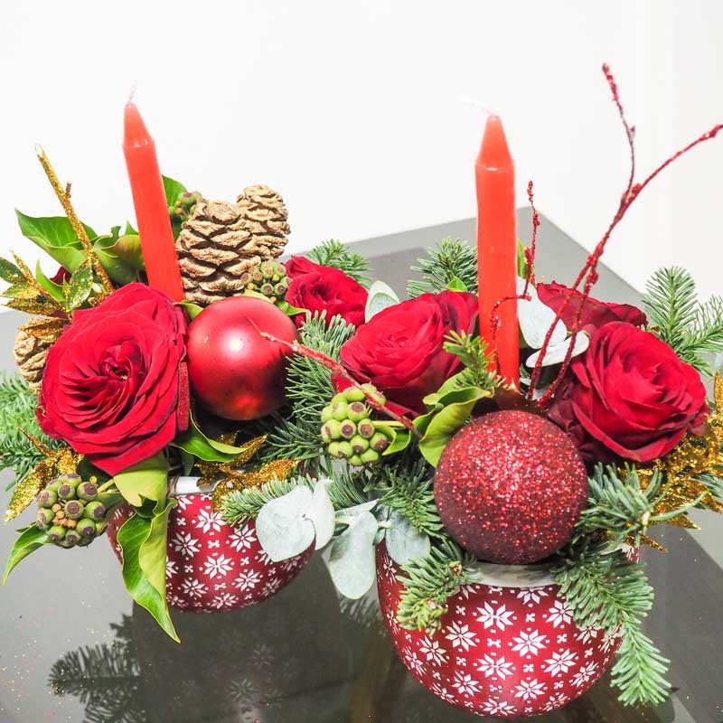 Centre de table orné de décoration de noël