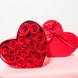 rose stabilisé rouge dans boite en forme de cœur