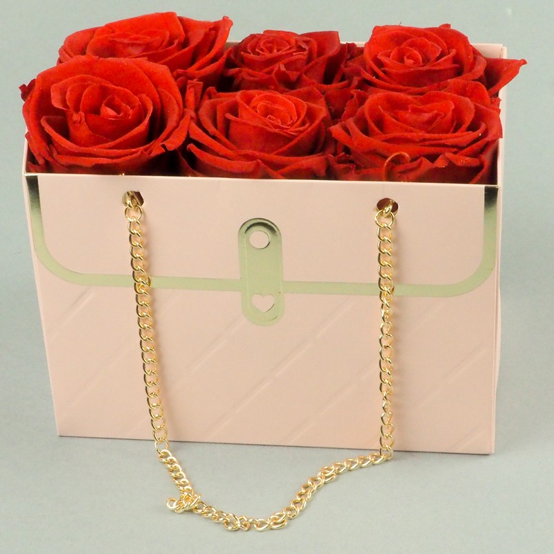 Sac déco rose et ses roses stabilisées-Un cadeau romantique et élégant